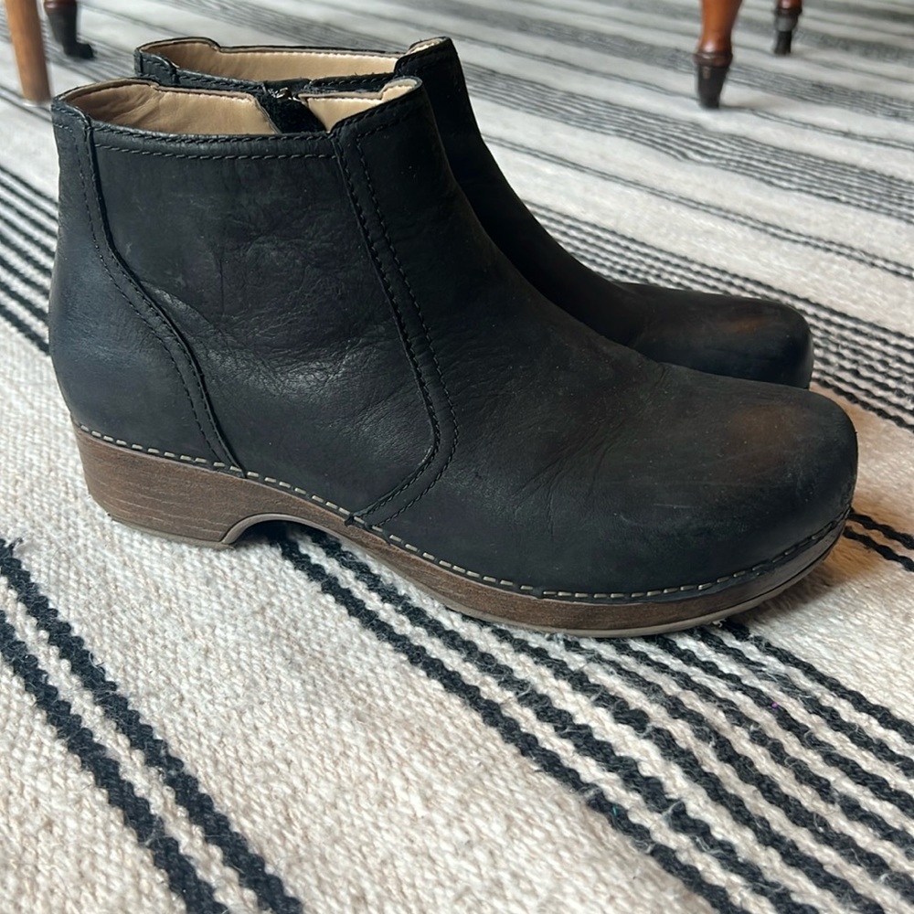 Dansko booties size EU 40, 9.5 womens